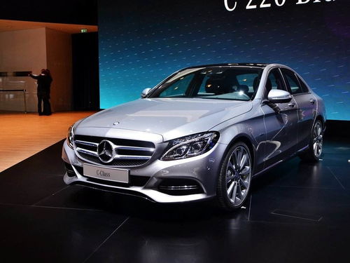 奔馳安全警示 部分進口C級與E級汽車被召回，車主應如何應對？